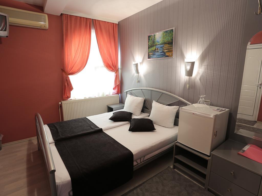 Hotel Zeneva Крагуевац Экстерьер фото